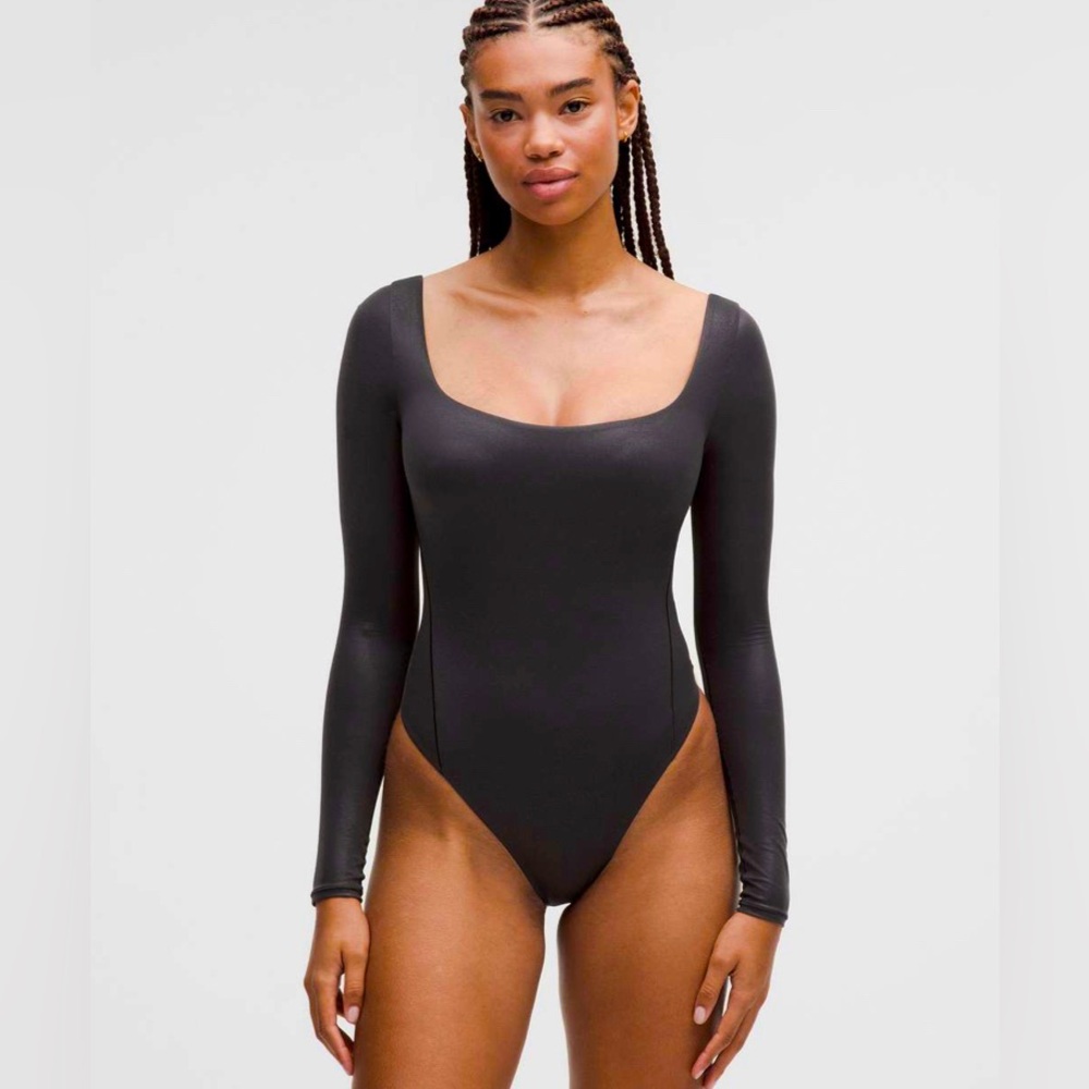 Lululemon Wundermost Ultra-Soft Nulu Square-Neck Bodysuit Shine
Luxe Shine Foil